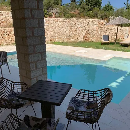فيلة Pietraviti Tsoukaládhes